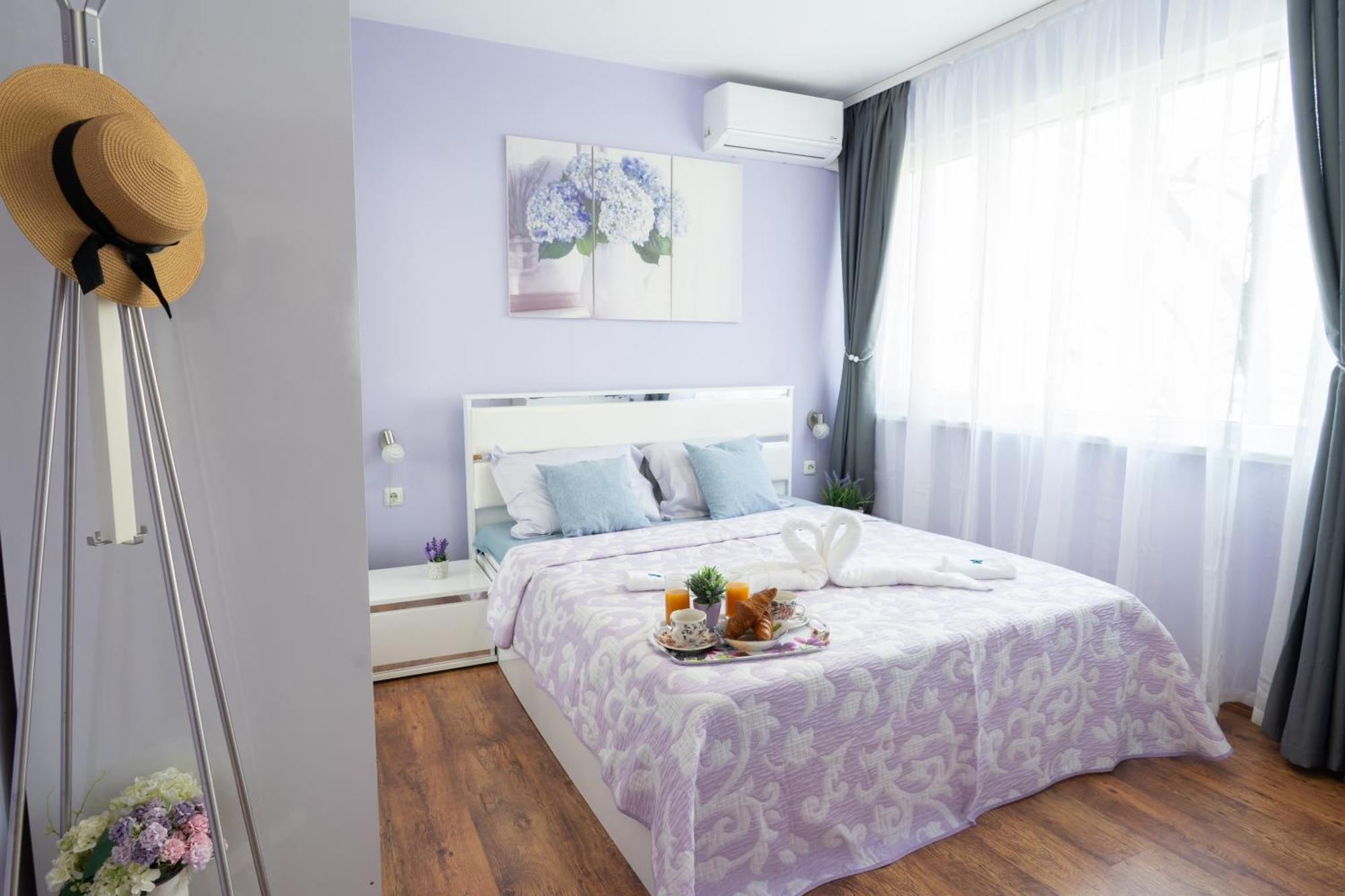 Luxury 2 Bedroom Apartment In Central Warna Exterior foto