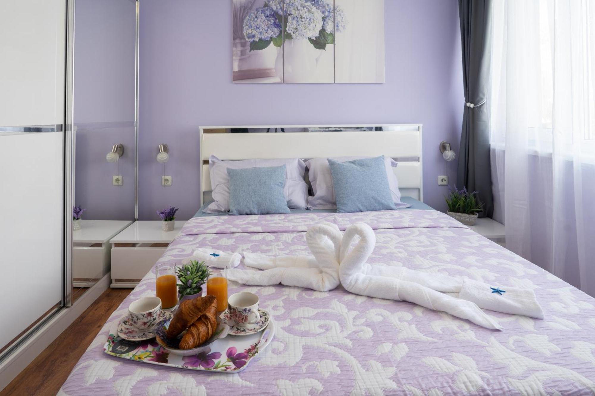 Luxury 2 Bedroom Apartment In Central Warna Exterior foto