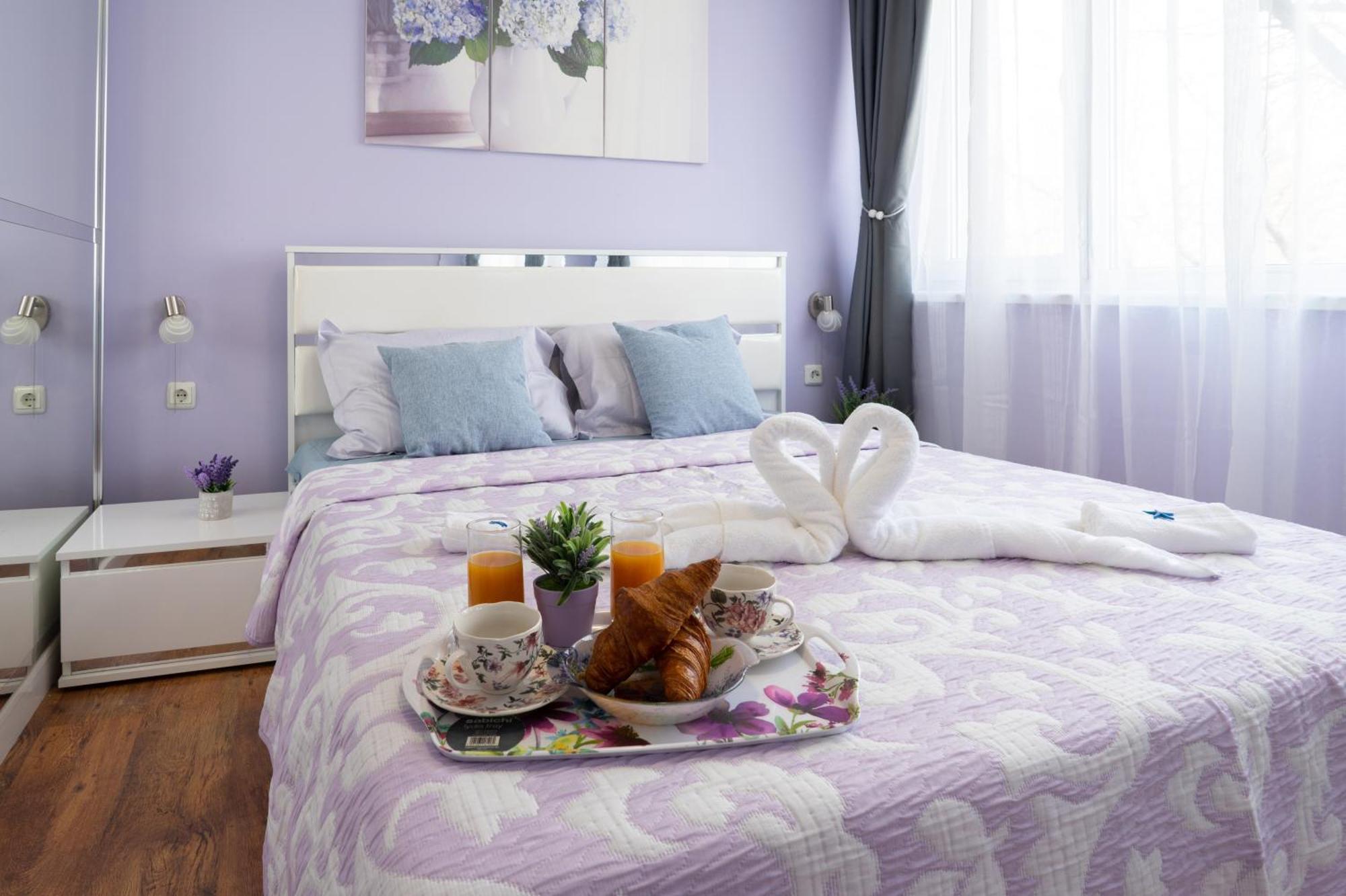 Luxury 2 Bedroom Apartment In Central Warna Exterior foto